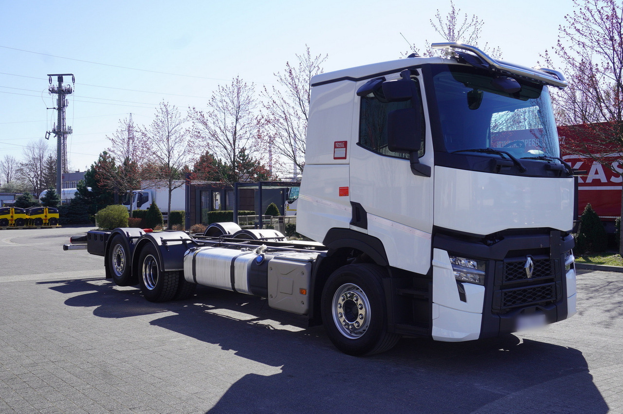 RENAULT Volvo T520 DTI 13 6x2 / Chassis 8.3 m / 2022 / steered axle - Camión chasis: foto 1 RENAULT Volvo T520 DTI 13 6x2 / Chassis 8.3 m / 2022 / steered axle - Camión chasis: foto 1