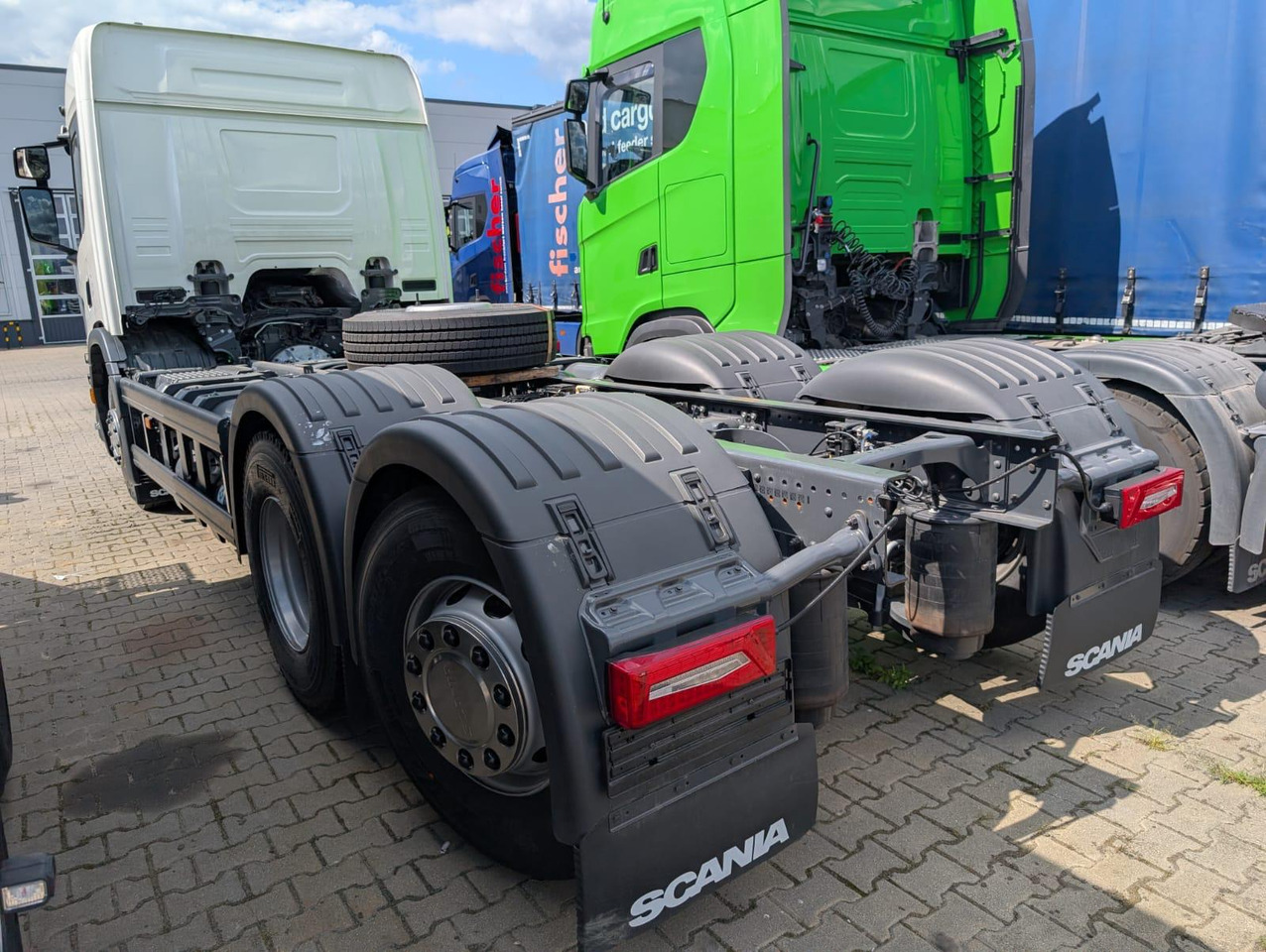 SCANIA P 340 B6x2*4NA / chassis frame / steering axle / CNG / large cab / 8 units - Camión chasis: foto 4 SCANIA P 340 B6x2*4NA / chassis frame / steering axle / CNG / large cab / 8 units - Camión chasis: foto 4