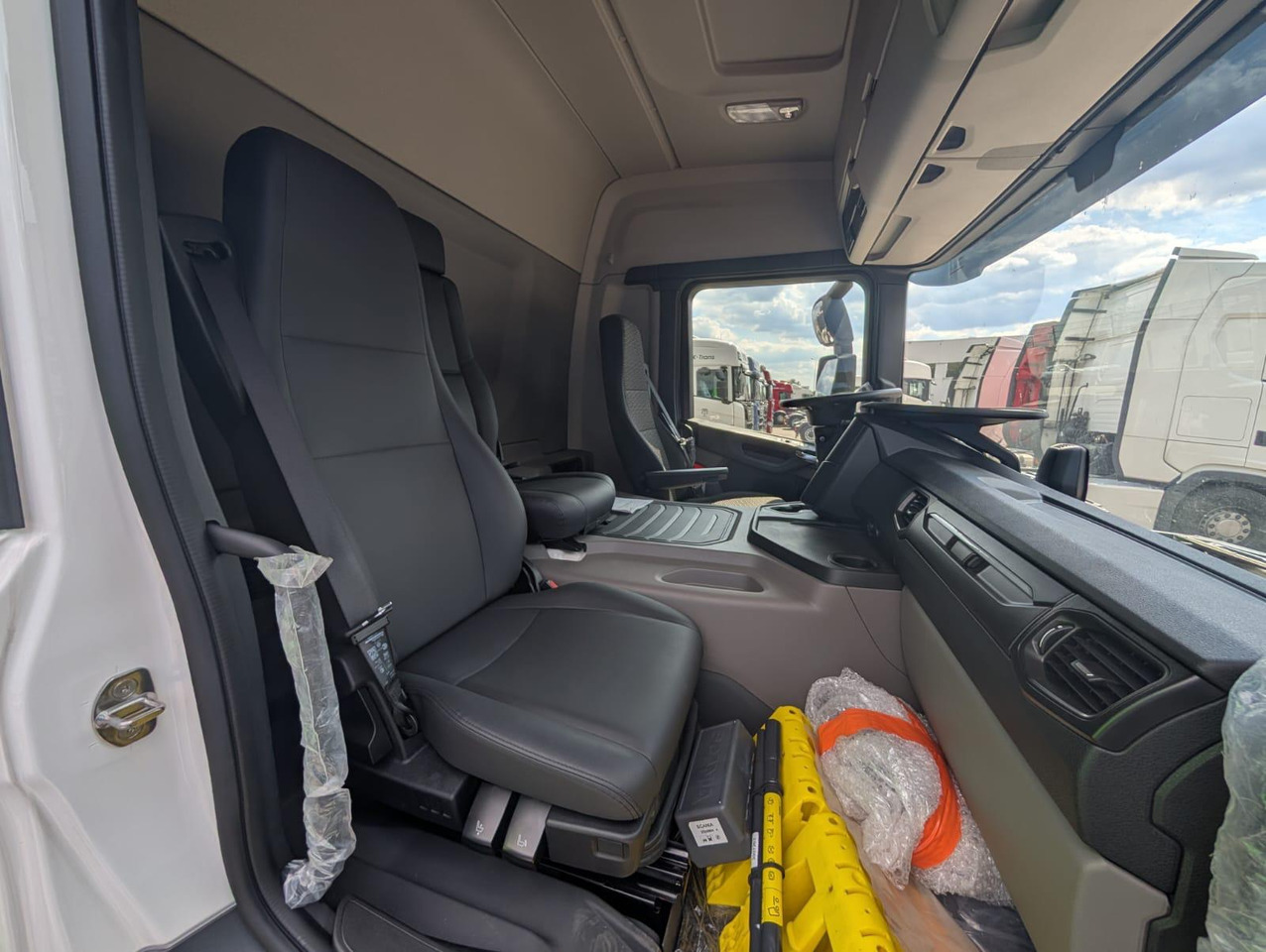 Leasing de SCANIA P 340 B6x2*4NA / chassis frame / steering axle / CNG / large cab / 8 units SCANIA P 340 B6x2*4NA / chassis frame / steering axle / CNG / large cab / 8 units: foto 9