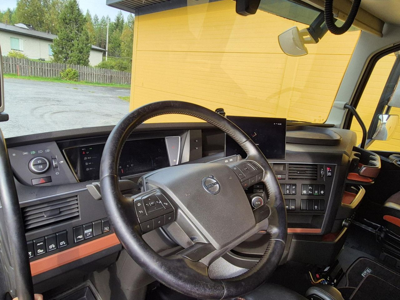 Camión chasis para transporte de madera VOLVO FH 750 8x4 / 2 lifted axles / timber truck: foto 10 Camión chasis para transporte de madera VOLVO FH 750 8x4 / 2 lifted axles / timber truck: foto 10