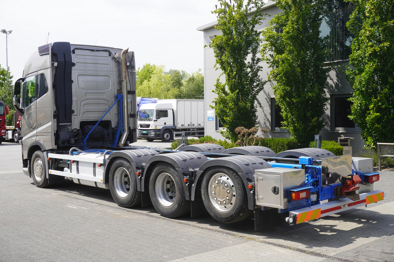 VOLVO FH16 750 8x4x4 / 750 HP! / Frame 685 cm / Steered 4th axle - Camión chasis: foto 4 VOLVO FH16 750 8x4x4 / 750 HP! / Frame 685 cm / Steered 4th axle - Camión chasis: foto 4