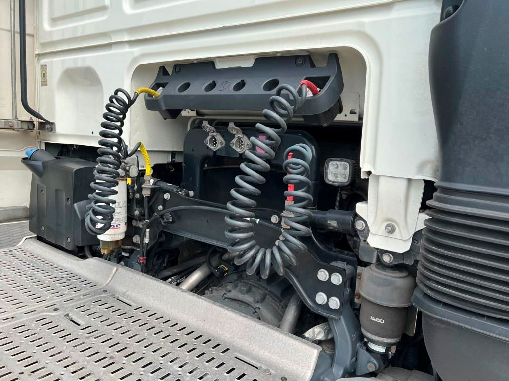 DAF XF 480 FT SSC Intarder Standklima 2x Tank 1185 L - Cabeza tractora: foto 5 DAF XF 480 FT SSC Intarder Standklima 2x Tank 1185 L - Cabeza tractora: foto 5