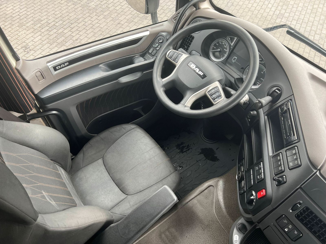 DAF XF 480 FT SSC LowDeck MX-Engine Brake Standklima - Cabeza tractora: foto 5 DAF XF 480 FT SSC LowDeck MX-Engine Brake Standklima - Cabeza tractora: foto 5