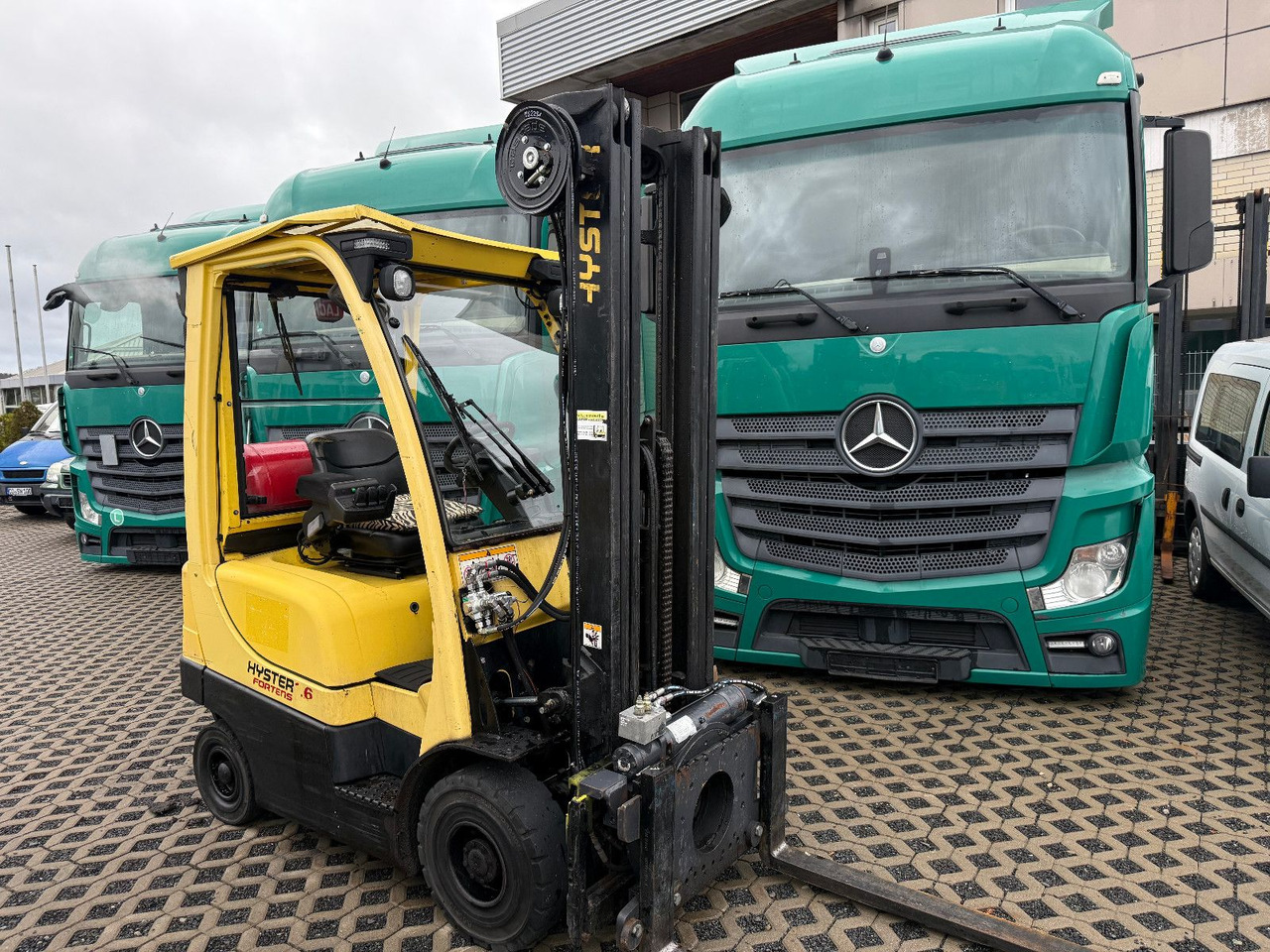 Hyster H1,6 FT drehbare Klammergabel Hyster H1,6 FT drehbare Klammergabel - Carretilla elevadora de gas: foto 1 Hyster H1,6 FT drehbare Klammergabel Hyster H1,6 FT drehbare Klammergabel - Carretilla elevadora de gas: foto 1