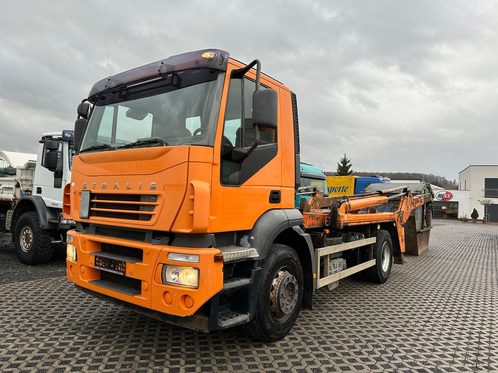 Iveco STRALIS 310 - Camión portacontenedor de cadenas: foto 1 Iveco STRALIS 310 - Camión portacontenedor de cadenas: foto 1
