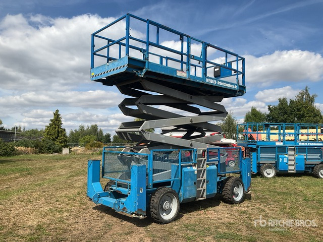 2007 Genie 4390RT 4x4 Diesel Scissor Lift - Plataforma de tijeras: foto 2 2007 Genie 4390RT 4x4 Diesel Scissor Lift - Plataforma de tijeras: foto 2