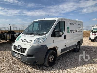 PEUGEOT BOXER - Camión caja cerrada: foto 1 PEUGEOT BOXER - Camión caja cerrada: foto 1