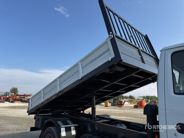 2006 Isuzu NQR 75 4x2 Dump Truck: Light Duty - Camión volquete: foto 4 2006 Isuzu NQR 75 4x2 Dump Truck: Light Duty - Camión volquete: foto 4