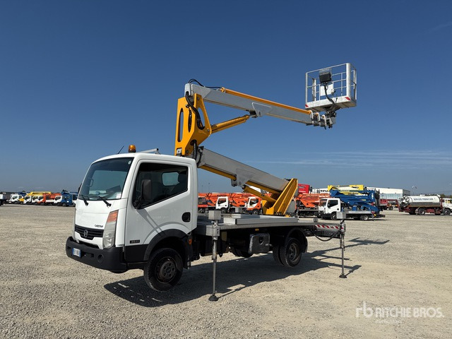 2011 Nissan Cabstar 35 - 11 2011 Multitel Pagliero MX250EX ... Bucket Truck - Camión con plataforma elevadora: foto 1 2011 Nissan Cabstar 35 - 11 2011 Multitel Pagliero MX250EX ... Bucket Truck - Camión con plataforma elevadora: foto 1