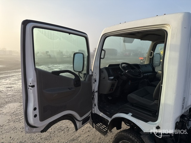 2014 Nissan 2014 Socage DA324 24 m on Bucket Truck - Camión con plataforma elevadora: foto 4 2014 Nissan 2014 Socage DA324 24 m on Bucket Truck - Camión con plataforma elevadora: foto 4