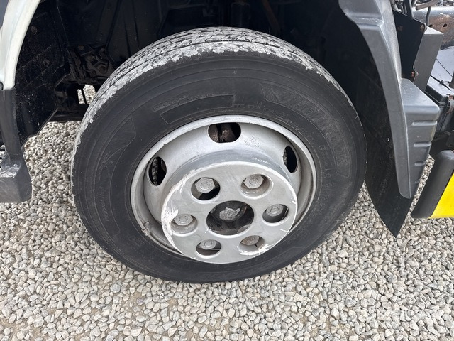 2015 Mitsubishi Fuso Canter 7C18 4x2 Cab and Chassis - Camión chasis: foto 5 2015 Mitsubishi Fuso Canter 7C18 4x2 Cab and Chassis - Camión chasis: foto 5