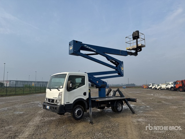 2015 Nissan Cabstar 35.12 2015 Socage DA324 24 m on Bucket Truck - Camión con plataforma elevadora: foto 2 2015 Nissan Cabstar 35.12 2015 Socage DA324 24 m on Bucket Truck - Camión con plataforma elevadora: foto 2