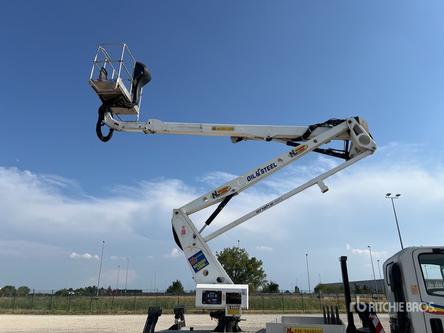 2019 Isuzu M21 2018 Oil&Steel Snake 189 18 m on Bucket Truck - Camión con plataforma elevadora: foto 5 2019 Isuzu M21 2018 Oil&Steel Snake 189 18 m on Bucket Truck - Camión con plataforma elevadora: foto 5