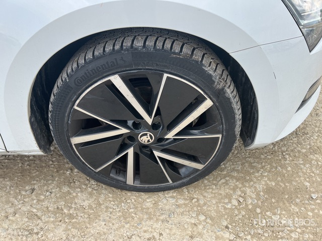 2020 Skoda Superb Wagon 2.0 TDI EVO 150CV EXECUTIVE Automobile - Coche: foto 5 2020 Skoda Superb Wagon 2.0 TDI EVO 150CV EXECUTIVE Automobile - Coche: foto 5