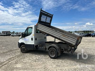IVECO 35C13 - Camión volquete: foto 2 IVECO 35C13 - Camión volquete: foto 2