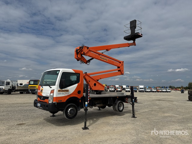 Nissan Cabstar 35.12 Piattaforma autocarrata - Camión con plataforma elevadora: foto 2 Nissan Cabstar 35.12 Piattaforma autocarrata - Camión con plataforma elevadora: foto 2