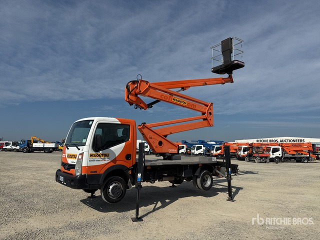 Nissan Cabstar 35.12 Piattaforma autocarrata - Camión con plataforma elevadora: foto 2 Nissan Cabstar 35.12 Piattaforma autocarrata - Camión con plataforma elevadora: foto 2