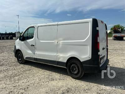 OPEL VIVARO - Camión caja cerrada: foto 2 OPEL VIVARO - Camión caja cerrada: foto 2