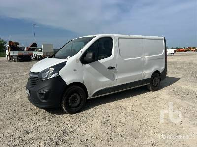 OPEL VIVARO - Camión caja cerrada: foto 1 OPEL VIVARO - Camión caja cerrada: foto 1