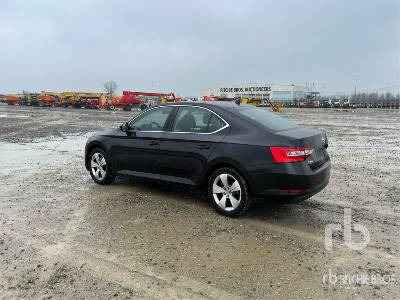 SKODA SUPERB - Coche: foto 2 SKODA SUPERB - Coche: foto 2