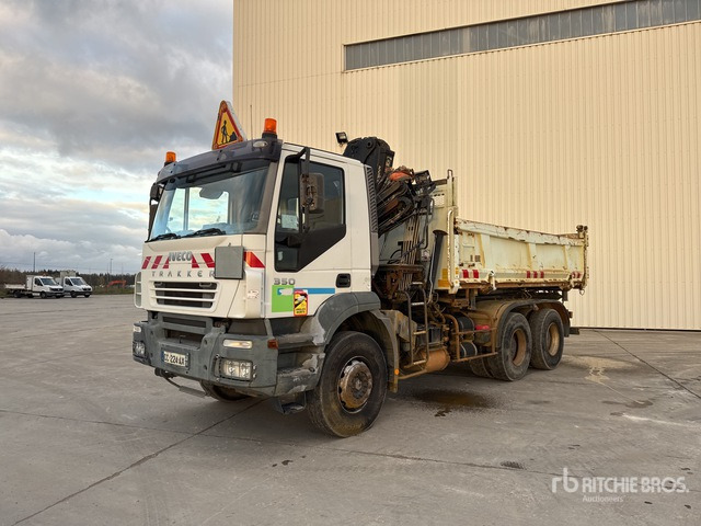 2007 Iveco Trakker 350 2005 Hiab 122B-2CL 3800 kg on 6 ... Dump Truck with Crane - Camión volquete: foto 1 2007 Iveco Trakker 350 2005 Hiab 122B-2CL 3800 kg on 6 ... Dump Truck with Crane - Camión volquete: foto 1