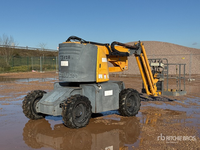 2011 Haulotte HA120PX 4WD Diesel Nacelle Articulee 10.4 m Articulating Boom Lift - Plataforma articulada: foto 1 2011 Haulotte HA120PX 4WD Diesel Nacelle Articulee 10.4 m Articulating Boom Lift - Plataforma articulada: foto 1