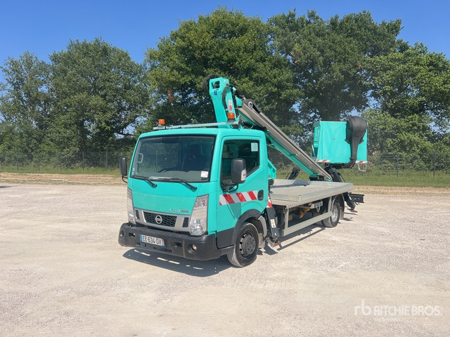 2016 Nissan Cabstar NT400 2016 Oil&Steel Scorpion 1812 16 ... Bucket Truck - Camión con plataforma elevadora: foto 2 2016 Nissan Cabstar NT400 2016 Oil&Steel Scorpion 1812 16 ... Bucket Truck - Camión con plataforma elevadora: foto 2