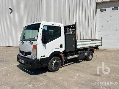 NISSAN CABSTAR 35.14 - Camión volquete: foto 1 NISSAN CABSTAR 35.14 - Camión volquete: foto 1