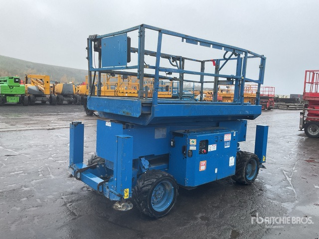 2015 Genie GS3369RT 4x4 Diesel Scissor Lift - Plataforma de tijeras: foto 2 2015 Genie GS3369RT 4x4 Diesel Scissor Lift - Plataforma de tijeras: foto 2