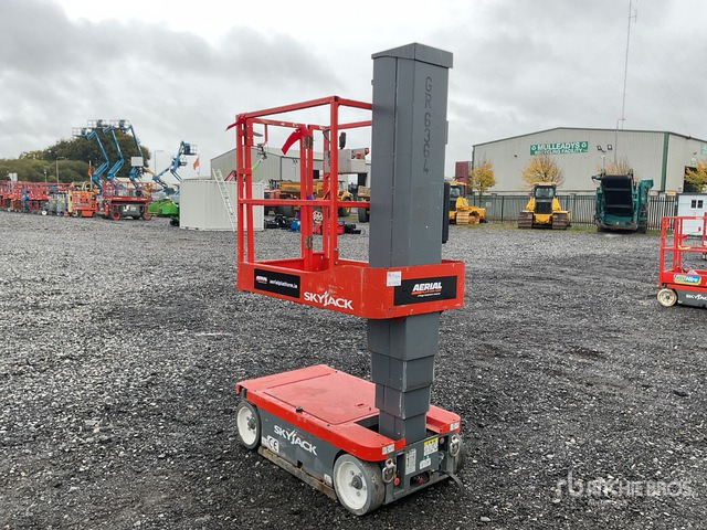 2015 Skyjack SJ16 2015 Skyjack SJ16 Vertical Mast Lift Vertical Mast Lift - Plataforma de mástil vertical: foto 4 2015 Skyjack SJ16 2015 Skyjack SJ16 Vertical Mast Lift Vertical Mast Lift - Plataforma de mástil vertical: foto 4