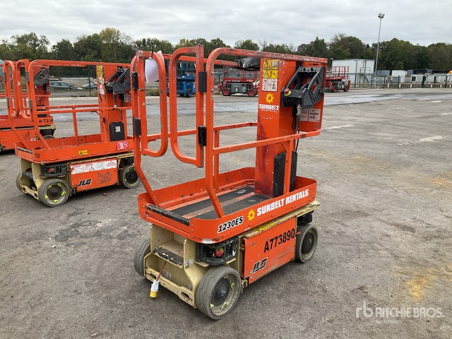 2017 JLG 1230ES Scissor Lift Vertical Mast Lift - Plataforma de mástil vertical: foto 2 2017 JLG 1230ES Scissor Lift Vertical Mast Lift - Plataforma de mástil vertical: foto 2