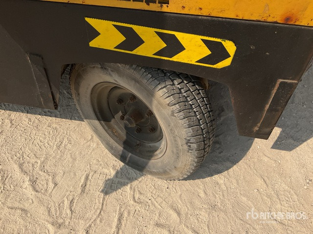 1996 Atlas Copco Mobile (Inoperable) Air Compressor - Compresor de aire: foto 5 1996 Atlas Copco Mobile (Inoperable) Air Compressor - Compresor de aire: foto 5