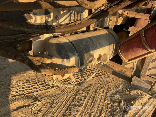 1999 Mack MR688S 1999 Schwing 32/28 XL 32 m on 6x4 Concrete Pump Truck - Bomba de hormigón: foto 4 1999 Mack MR688S 1999 Schwing 32/28 XL 32 m on 6x4 Concrete Pump Truck - Bomba de hormigón: foto 4