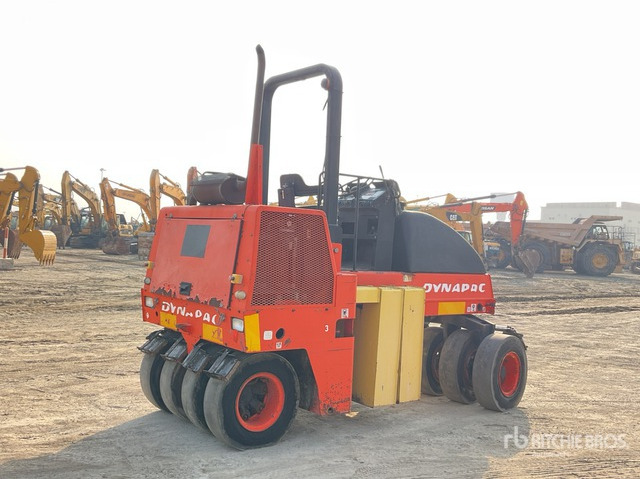2004 Dynapac CP132 9 Wheel Pneumatic Roller - Rodillo de neumáticos: foto 5 2004 Dynapac CP132 9 Wheel Pneumatic Roller - Rodillo de neumáticos: foto 5