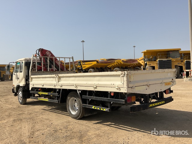 2006 Nissan MK210 2006 HMF 683K1 Knuckle Boom on 4x2 Flatbed Truck with Crane - Camión caja abierta, Camión grúa: foto 2 2006 Nissan MK210 2006 HMF 683K1 Knuckle Boom on 4x2 Flatbed Truck with Crane - Camión caja abierta, Camión grúa: foto 2