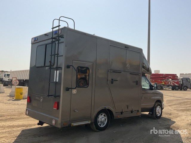 2008 Ford F-350 4x2 Horse Transporting Truck :Misc. Truck - Camión para caballos: foto 4 2008 Ford F-350 4x2 Horse Transporting Truck :Misc. Truck - Camión para caballos: foto 4