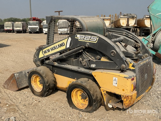 2014 New Holland L225 (Inoperable) Skid Steer Loader - Minicargadora: foto 3 2014 New Holland L225 (Inoperable) Skid Steer Loader - Minicargadora: foto 3