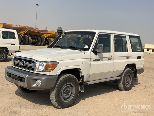 2014 Toyota Land Cruiser LX 76L 4x4 SUV - SUV/ Todoterreno: foto 1 2014 Toyota Land Cruiser LX 76L 4x4 SUV - SUV/ Todoterreno: foto 1