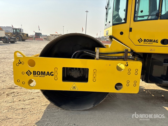 2015 Bomag BW211D-40 Smooth Drum Compactor - Compactador: foto 4 2015 Bomag BW211D-40 Smooth Drum Compactor - Compactador: foto 4