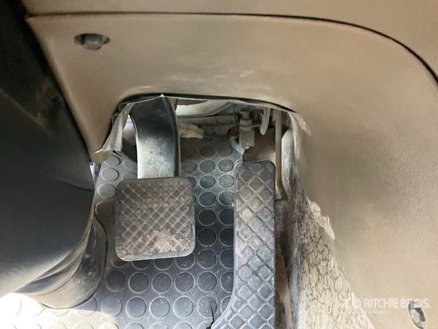 2015 Tata Daewoo Novus SE 2015 Dong Yang SS7506S 20 ton S ... Flatbed Truck with Crane - Camión caja abierta, Camión grúa: foto 4 2015 Tata Daewoo Novus SE 2015 Dong Yang SS7506S 20 ton S ... Flatbed Truck with Crane - Camión caja abierta, Camión grúa: foto 4