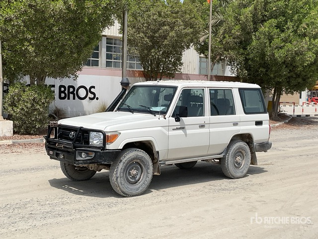 2019 Toyota Land Cruiser 76L 4x4 SUV - SUV/ Todoterreno: foto 2 2019 Toyota Land Cruiser 76L 4x4 SUV - SUV/ Todoterreno: foto 2