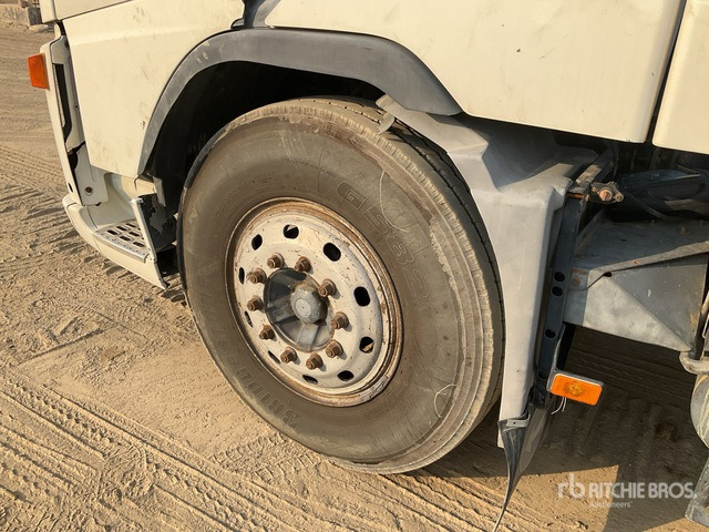 2002 Volvo FH12 6x4 T/A Sleeper Truck Tractor - Cabeza tractora: foto 5 2002 Volvo FH12 6x4 T/A Sleeper Truck Tractor - Cabeza tractora: foto 5