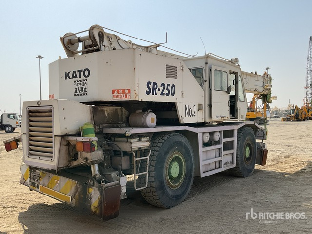 Kato KR25H-V Rough Terrain Crane - Grúa para terrenos difíciles: foto 3 Kato KR25H-V Rough Terrain Crane - Grúa para terrenos difíciles: foto 3