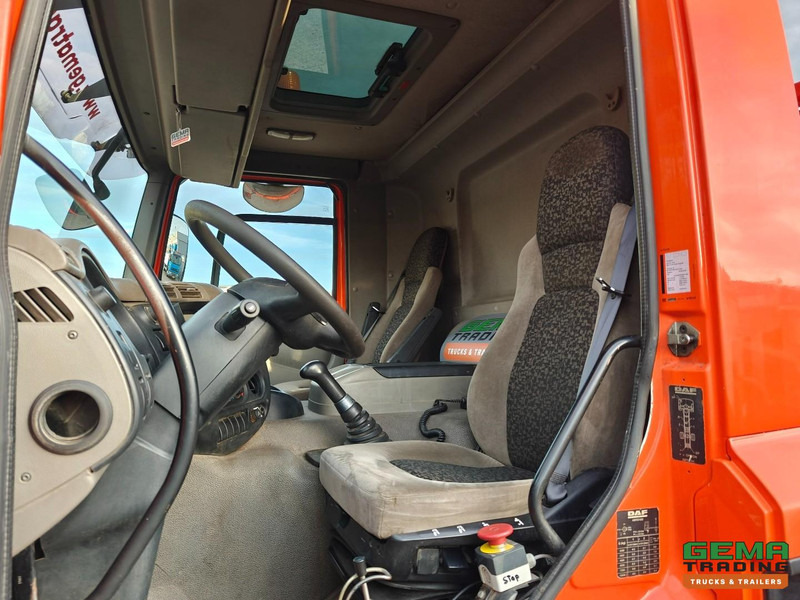 DAF FA CF 65.250 4x2 Dagcab Euro5 - Hyvalift PortaalSysteem 12T - Handgeschakeld - Ringfeder Vangmuil - Camión portacontenedor de cadenas: foto 5 DAF FA CF 65.250 4x2 Dagcab Euro5 - Hyvalift PortaalSysteem 12T - Handgeschakeld - Ringfeder Vangmuil - Camión portacontenedor de cadenas: foto 5