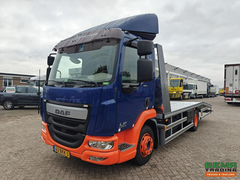DAF LF 180 FA 4x2 Dagcab Euro6C - Oprijwagen/Machine transporter 5.3m + Lier 5900kg - Trekhaak - 09/2026 APK - NieuweOPbouw! - Camión portavehículos: foto 1 DAF LF 180 FA 4x2 Dagcab Euro6C - Oprijwagen/Machine transporter 5.3m + Lier 5900kg - Trekhaak - 09/2026 APK - NieuweOPbouw! - Camión portavehículos: foto 1