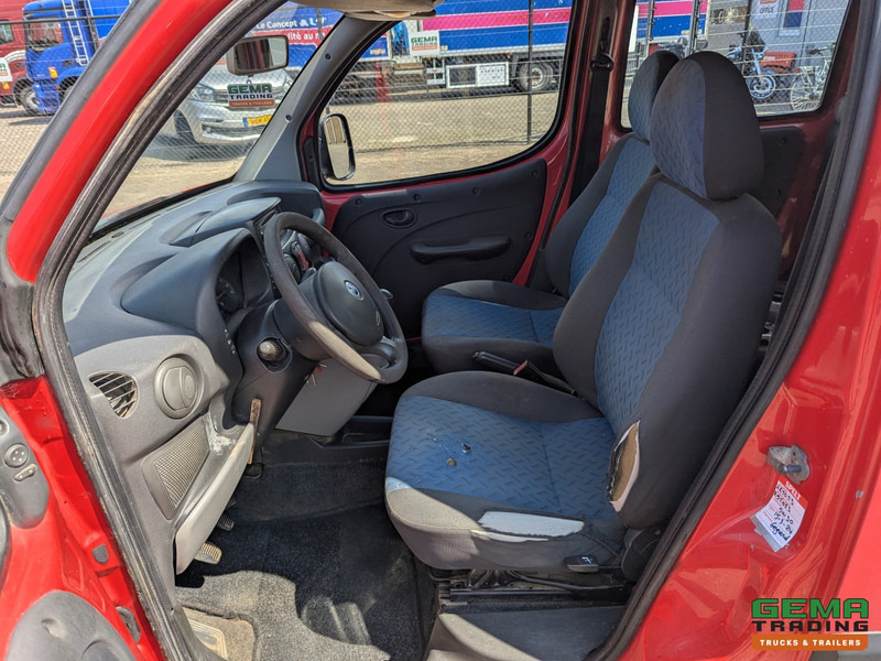 Fiat Doblò 1.9 JTD Euro4 - Handgeschakeld - Trekhaak - Furgoneta pequeña: foto 5 Fiat Doblò 1.9 JTD Euro4 - Handgeschakeld - Trekhaak - Furgoneta pequeña: foto 5