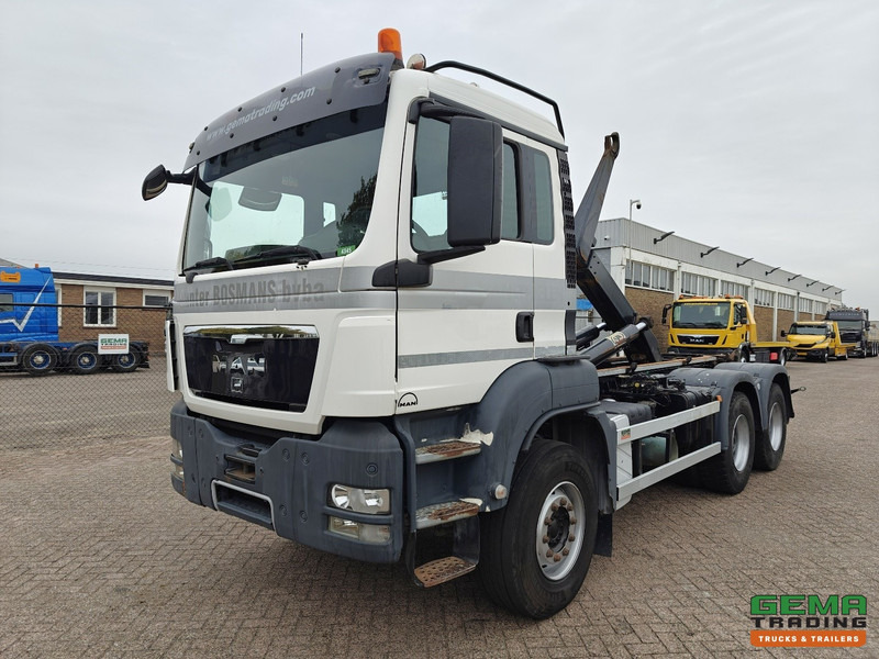 MAN TGS-TGX 26.440 6x4 Dagcabine Euro5 - AJK 20T HaakarmSysteem - Volledig Bladgeveerd - Naafreductie - Handgeschakeld - Camión multibasculante: foto 1 MAN TGS-TGX 26.440 6x4 Dagcabine Euro5 - AJK 20T HaakarmSysteem - Volledig Bladgeveerd - Naafreductie - Handgeschakeld - Camión multibasculante: foto 1