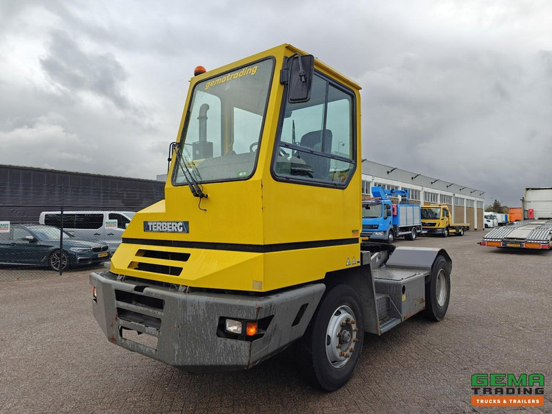 Terberg YT180 Schotel 25T - Naafreductie - Cummins - Landbouw Kenteken 40km/h - Tractor industrial: foto 1 Terberg YT180 Schotel 25T - Naafreductie - Cummins - Landbouw Kenteken 40km/h - Tractor industrial: foto 1