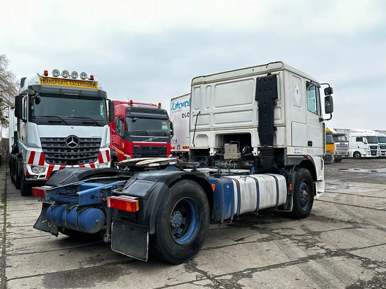DAF XF 95.380 4X2 Tractor-unit Spring/Air ZF Manual DAF XF 95.380 4X2 Tractor-unit Spring/Air ZF Manual - Cabeza tractora: foto 4 DAF XF 95.380 4X2 Tractor-unit Spring/Air ZF Manual DAF XF 95.380 4X2 Tractor-unit Spring/Air ZF Manual - Cabeza tractora: foto 4