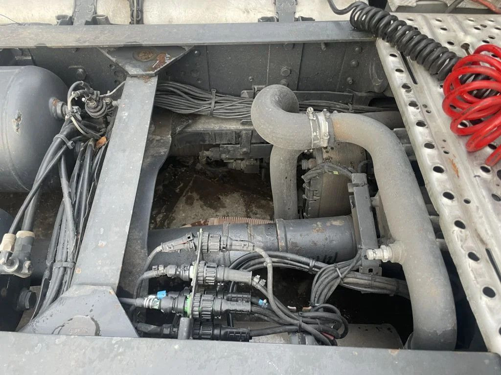 Scania R560 V8 4X2 Tractor-unit Retarder Euro5 Scania R560 V8 4X2 Tractor-unit Retarder Euro5 - Cabeza tractora: foto 5 Scania R560 V8 4X2 Tractor-unit Retarder Euro5 Scania R560 V8 4X2 Tractor-unit Retarder Euro5 - Cabeza tractora: foto 5